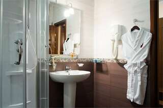 Гостиница Шери Холл Ростов-на-Дону Стандартный двухместный номер с 1 кроватью или 2 отдельными кроватями-10