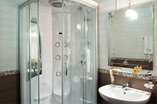 Гостиница Шери Холл Ростов-на-Дону Стандартный двухместный номер с 1 кроватью или 2 отдельными кроватями-9