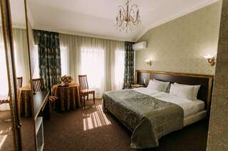 Гостиница Шери Холл Ростов-на-Дону Стандартный двухместный номер с 1 кроватью или 2 отдельными кроватями-1